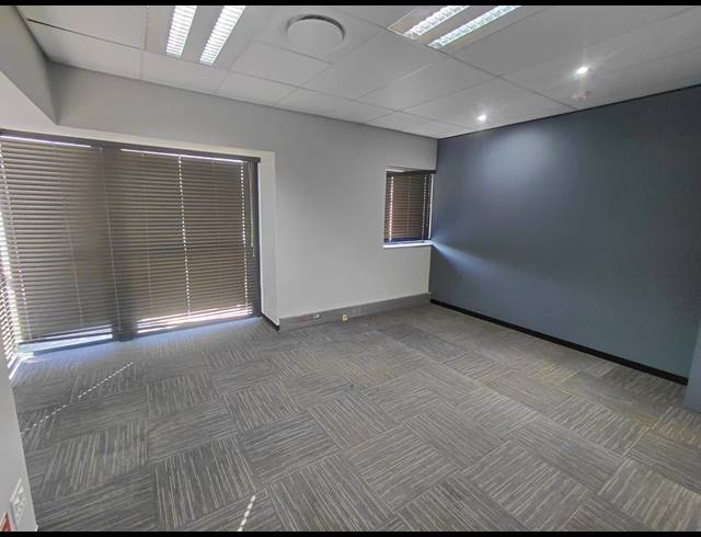 148M² OFFICE TO LET IN FOURWAYS GARDENS